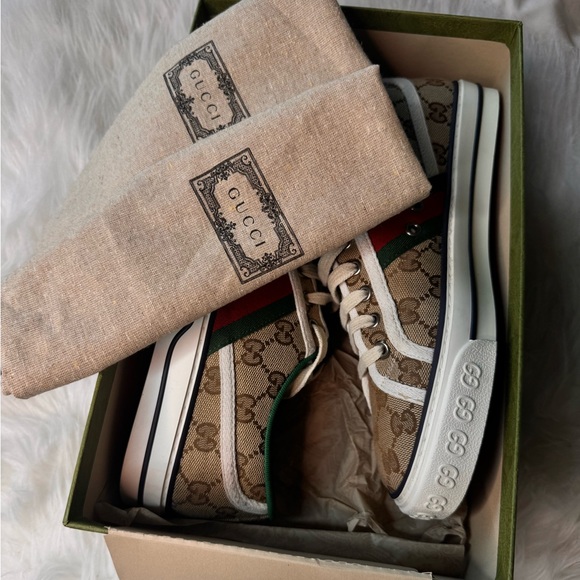 Gently Loved WOMEN’S GUCCI TENNIS 1977 SNEAKERS - Size 39 (Size 8.5/9) - Picture 1 of 6